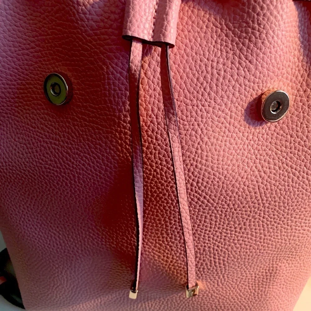 Guess ladies backpack - Picture 5 of 7